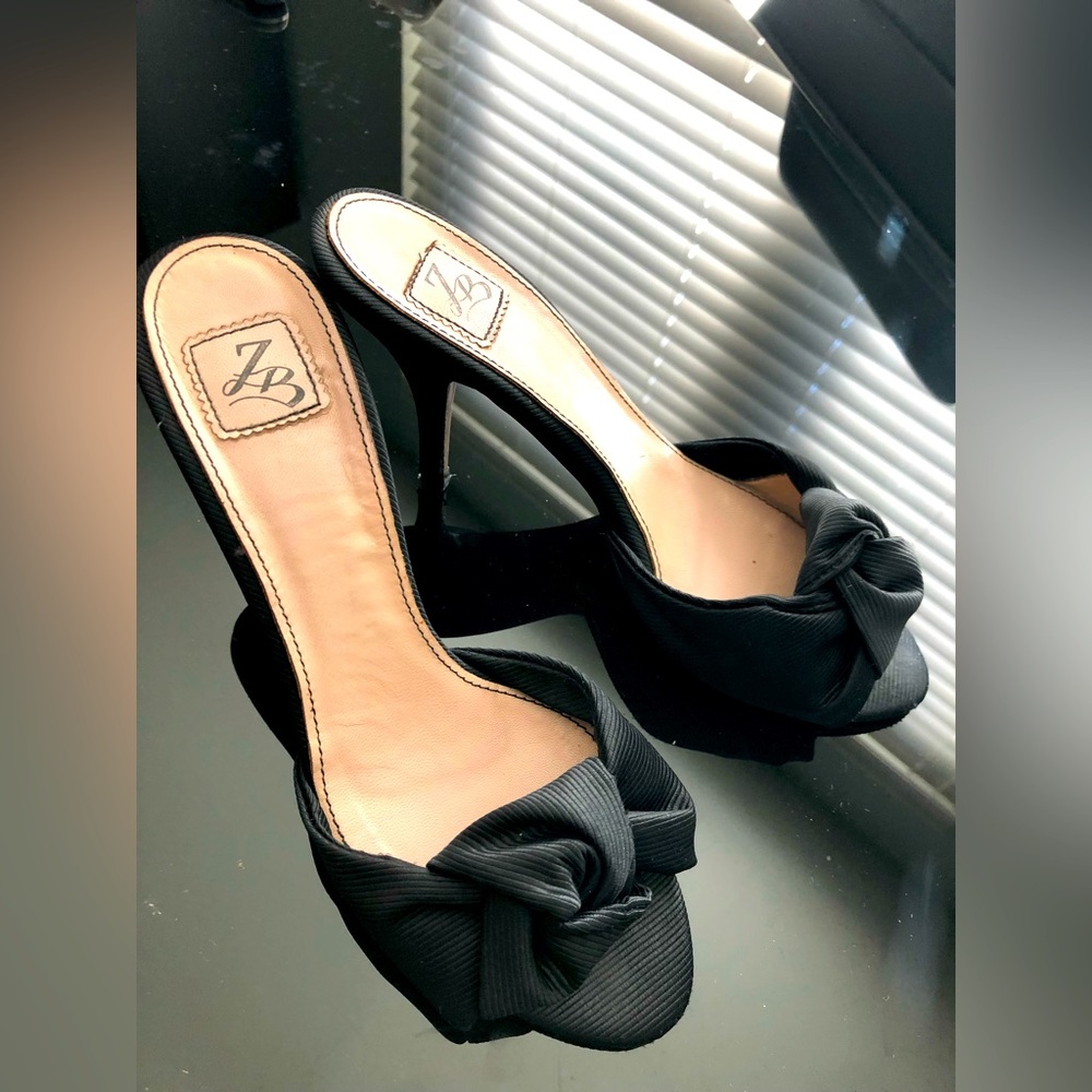 Excellent condition: Zara bowtie strapless high heel Sandals, size 6.5